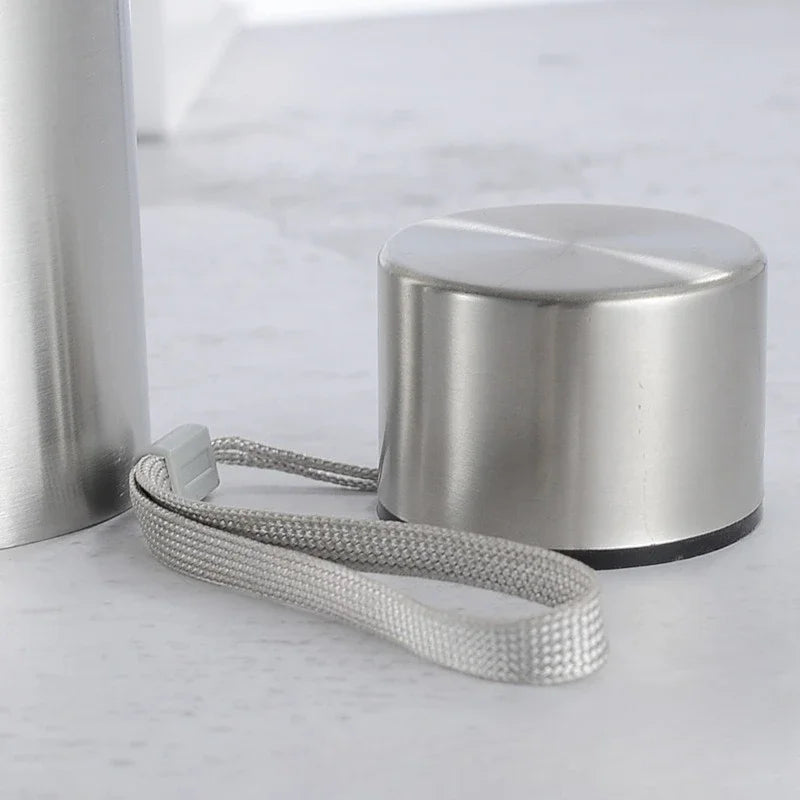 Bouteille d'eau de sport en acier inoxydable.